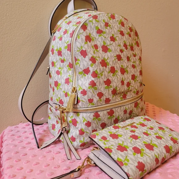 Michael Kors backpack and wallet - Picture 1 of 16